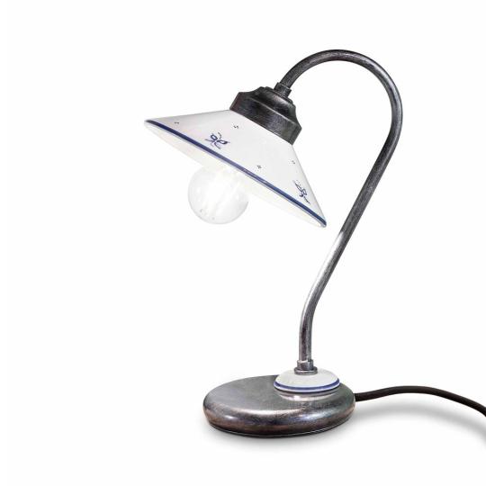 klasszikus asztali lampa kezzel festett mediterran kek mintas haloszoba ejjeli szekrenyre egyedi mintas dekor elegans polgari mediterran nappali kecses dolgozoszoba ferroluce lameridiana lakberendezes.jpg